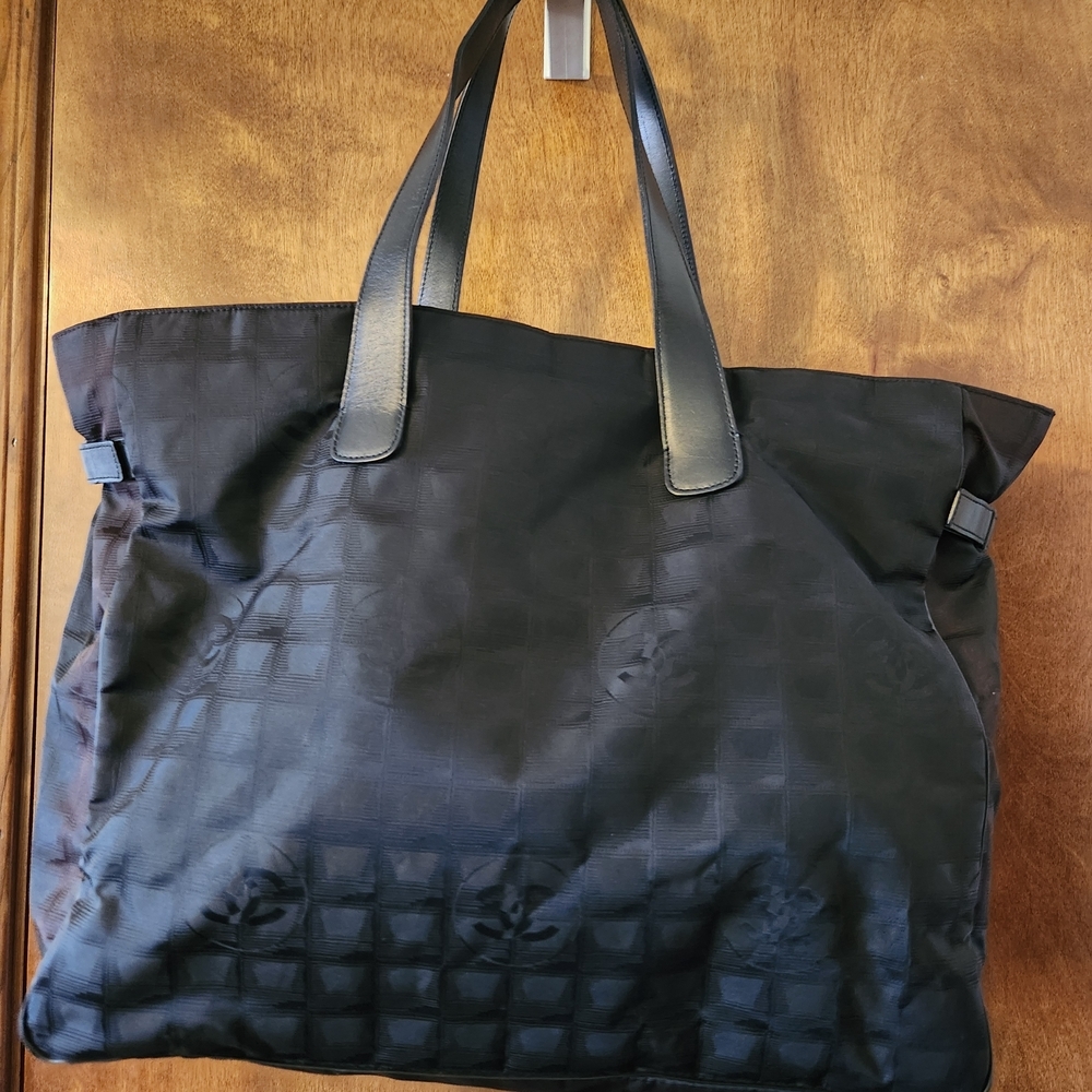 CHANEL Black Quilted Logo Tre Grand Modele Tote Travel Bag - Picture 2 of 12